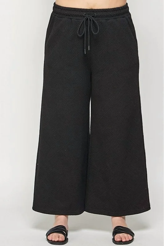 short tough pants -Textured Cropped Wide Pant In Black